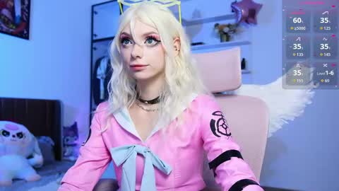 Snapshot of holliwould_ chatting on May 5, 12:13 pm Holli online show from May 5, 12:13 pm