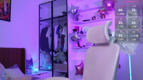 Snapshot of holliwould_ chatting on May 27, 12:24 pm Holli online show from May 27, 12:24 pm
