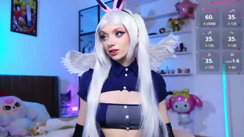 Snapshot of holliwould_ chatting on June 11, 1:20 pm Holli online show from June 11, 1:20 pm