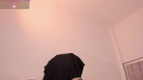 Snapshot of holly_16 chatting on May 19, 11:44 pm holly_16 online show from May 19, 11:44 pm