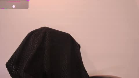 Snapshot of holly_16 chatting on May 23, 6:12 pm holly_16 online show from May 23, 6:12 pm