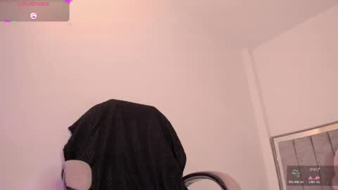 Snapshot of holly_16 chatting on May 25, 11:00 pm holly_16 online show from May 25, 11:00 pm