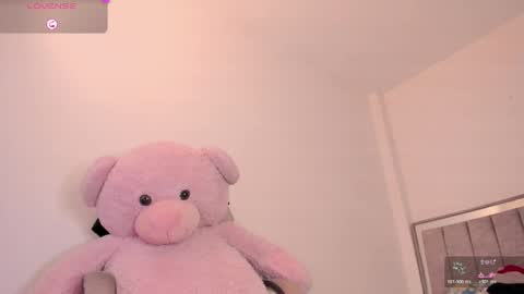 Snapshot of holly_16 chatting on June 1, 5:36 pm holly_16 online show from June 1, 5:36 pm