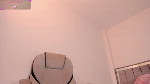 Snapshot of holly_16 chatting on June 5, 11:32 pm holly_16 online show from June 5, 11:32 pm