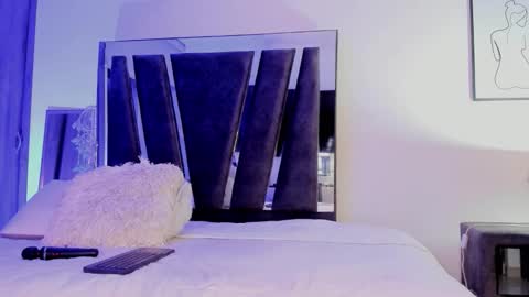 Snapshot of holly_29_m chatting on January 14, 3:01 am Mara online show from January 14, 3:01 am