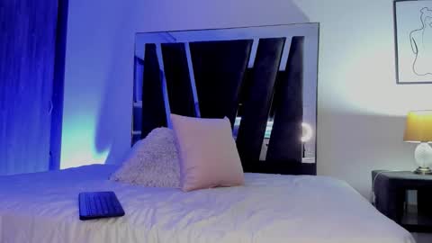 Snapshot of holly_29_m chatting on March 9, 1:20 am Mara online show from March 9, 1:20 am