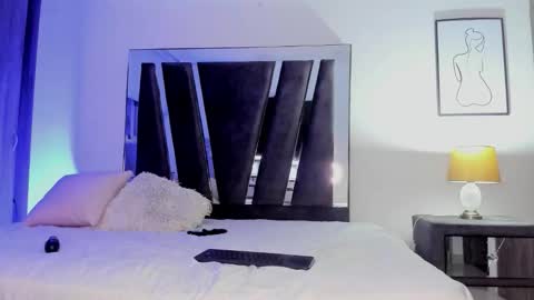 Snapshot of holly_29_m chatting on March 12, 3:23 am Mara online show from March 12, 3:23 am