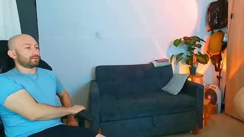 Holly and Honey online show from March 27, 10:31 pm