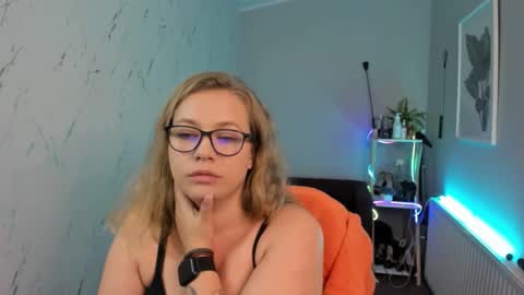 Holly online show from September 23, 5:49 pm