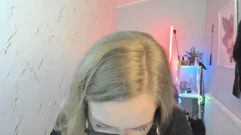 Snapshot of holly_bb95 chatting on October 8, 5:10 pm Holly online show from October 8, 5:10 pm