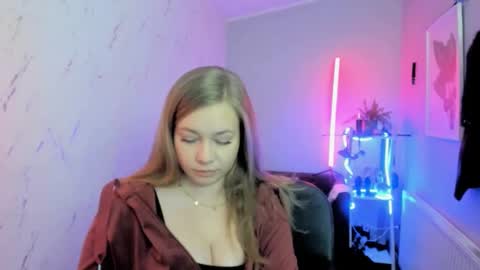 Snapshot of holly_bb95 chatting on November 22, 7:46 pm Holly online show from November 22, 7:46 pm