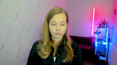 Snapshot of holly_bb95 chatting on November 30, 6:12 pm Holly online show from November 30, 6:12 pm