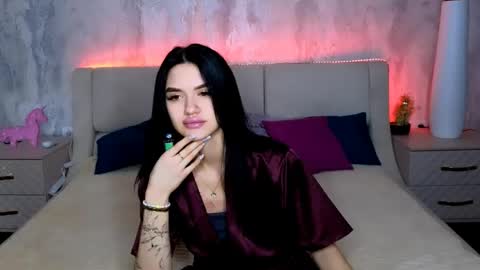 Snapshot of holly_beck chatting on May 13, 12:41 am Holly online show from May 13, 12:41 am