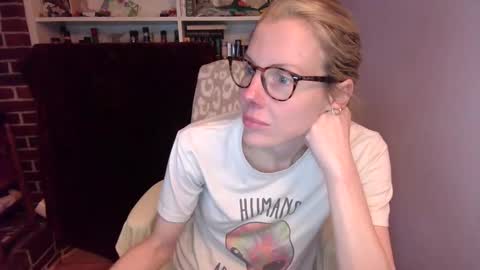 holly_bourbon online show from March 10, 10:48 pm