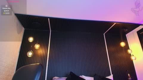 Snapshot of holly_kat chatting on October 24, 8:49 pm April online show from October 24, 8:49 pm