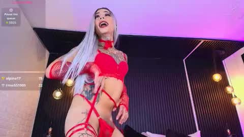 Snapshot of holly_kat chatting on October 26, 6:25 pm April online show from October 26, 6:25 pm