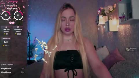 holly_molly8 online show from December 2, 2:56 pm
