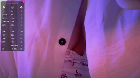 Snapshot of holly_molly_69 chatting on April 5, 3:04 am Molly online show from April 5, 3:04 am