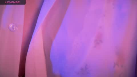 Snapshot of holly_molly_69 chatting on April 15, 2:51 am Molly online show from April 15, 2:51 am
