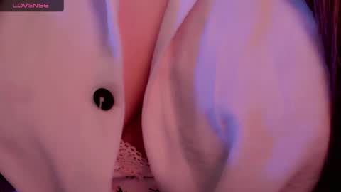 Snapshot of holly_molly_69 chatting on May 23, 3:34 am Molly online show from May 23, 3:34 am