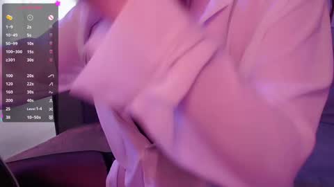 Snapshot of holly_molly_69 chatting on May 31, 3:15 am Molly online show from May 31, 3:15 am