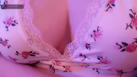 Snapshot of holly_molly_69 chatting on July 11, 3:20 am Molly online show from July 11, 3:20 am