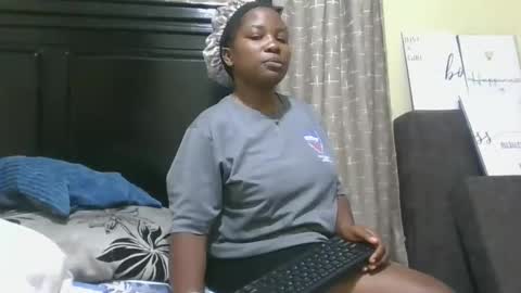 Snapshot of holly_mollyhot11 chatting on April 12, 10:59 pm Molly online show from April 12, 10:59 pm