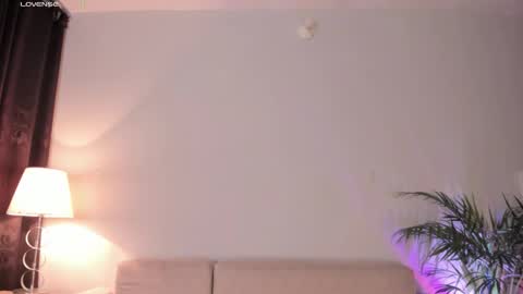 holly    online show from March 22, 6:50 am