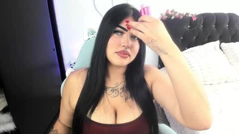 Snapshot of hollycute54 chatting on April 9, 6:46 pm Holly online show from April 9, 6:46 pm