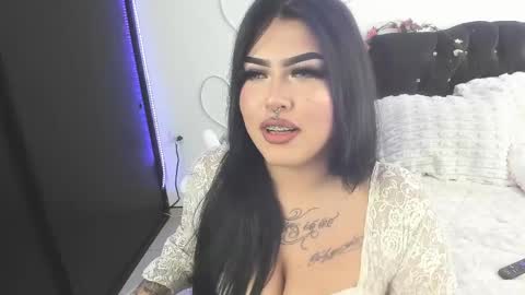 Snapshot of hollycute54 chatting on April 20, 7:04 pm Holly online show from April 20, 7:04 pm