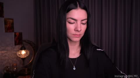 Snapshot of hollylinder_ chatting on December 4, 1:36 am Holly Linder online show from December 4, 1:36 am