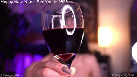 Snapshot of hollylinder_ chatting on December 28, 5:23 am Holly Linder online show from December 28, 5:23 am
