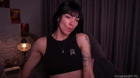 Snapshot of hollylinder_ chatting on February 5, 4:48 am Holly Linder online show from February 5, 4:48 am