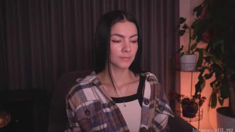 Holly Linder online show from October 12, 2:10 am