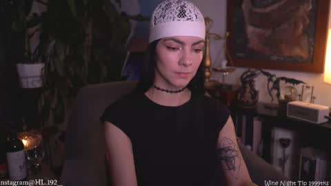 Holly Linder online show from March 7, 2:19 am