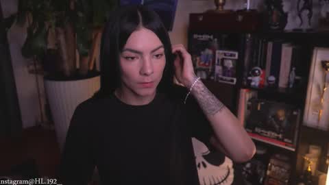 Holly Linder online show from March 12, 2:07 am