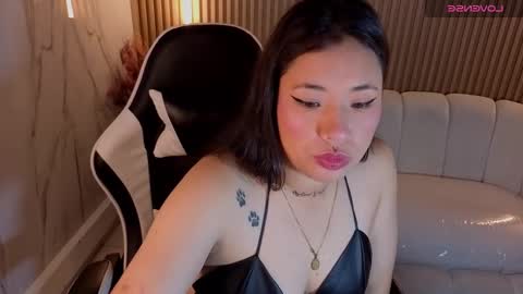 Holly  online show from November 5, 1:22 pm