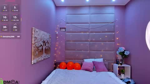 Holly online show from October 30, 8:49 am