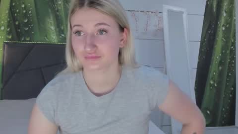 HollyTaillor online show from May 24, 5:23 am