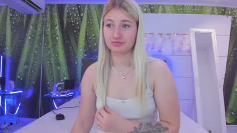 HollyTaillor online show from July 5, 5:36 am