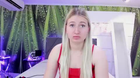 HollyTaillor online show from July 7, 5:32 am
