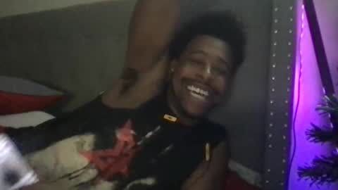 Snapshot of hollywoodsexxx chatting on December 16, 2:49 am HOLLYWOODSEXXX online show from December 16, 2:49 am