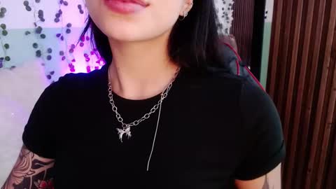 Snapshot of hollyxx_ chatting on December 20, 5:40 pm holly online show from December 20, 5:40 pm