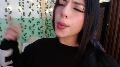 Snapshot of hollyxx_ chatting on January 10, 8:15 pm holly online show from January 10, 8:15 pm