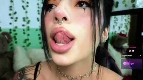 Snapshot of hollyxx_ chatting on January 18, 2:55 pm holly online show from January 18, 2:55 pm