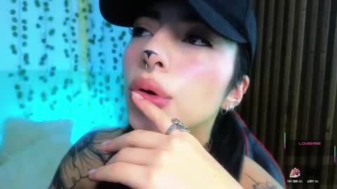 Snapshot of hollyxx_ chatting on January 19, 6:21 pm holly online show from January 19, 6:21 pm