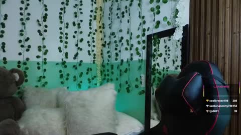 Snapshot of hollyxx_ chatting on January 23, 5:13 am holly online show from January 23, 5:13 am
