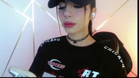 Snapshot of hollyxx_ chatting on February 21, 1:44 pm holly online show from February 21, 1:44 pm
