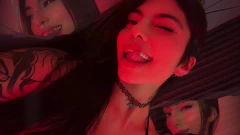 Snapshot of hollyxx_ chatting on March 11, 4:10 am holly online show from March 11, 4:10 am