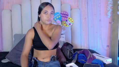 Snapshot of hollyyqueen_ chatting on April 24, 7:27 pm Hollyy online show from April 24, 7:27 pm